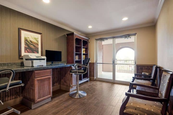 Business Center 22 of 26